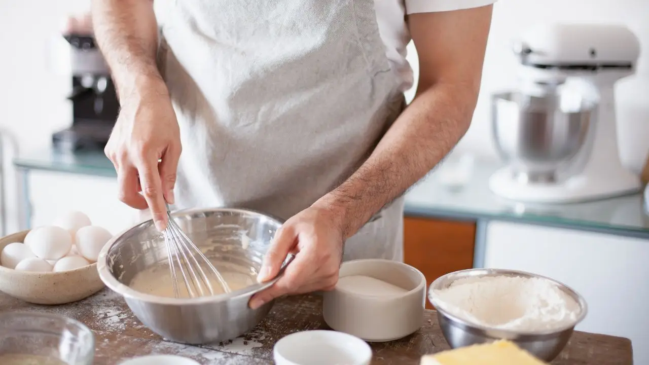 Come preparare la torta capibara virale su TikTok con il ripieno di arachidi e cioccolato Immagine selezionata