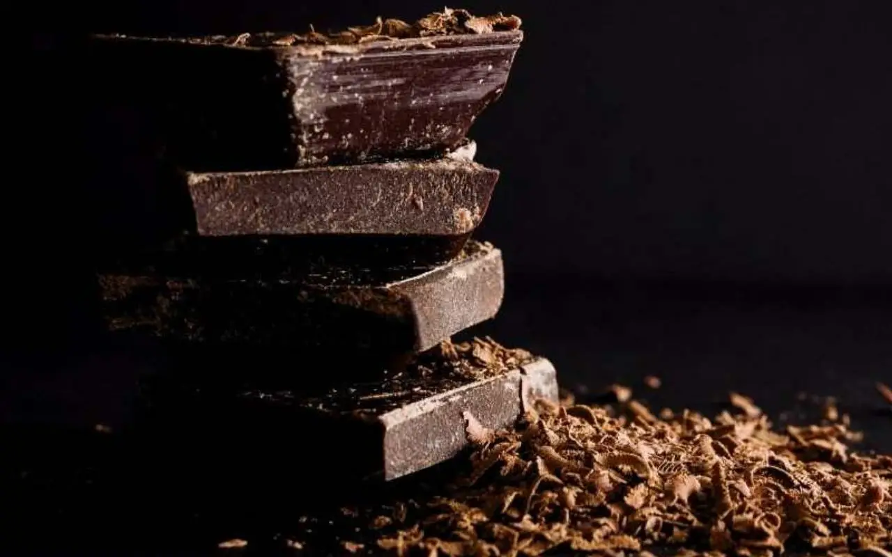 Come preparare la torta capibara virale su TikTok con il ripieno di arachidi e cioccolato Immagine selezionata